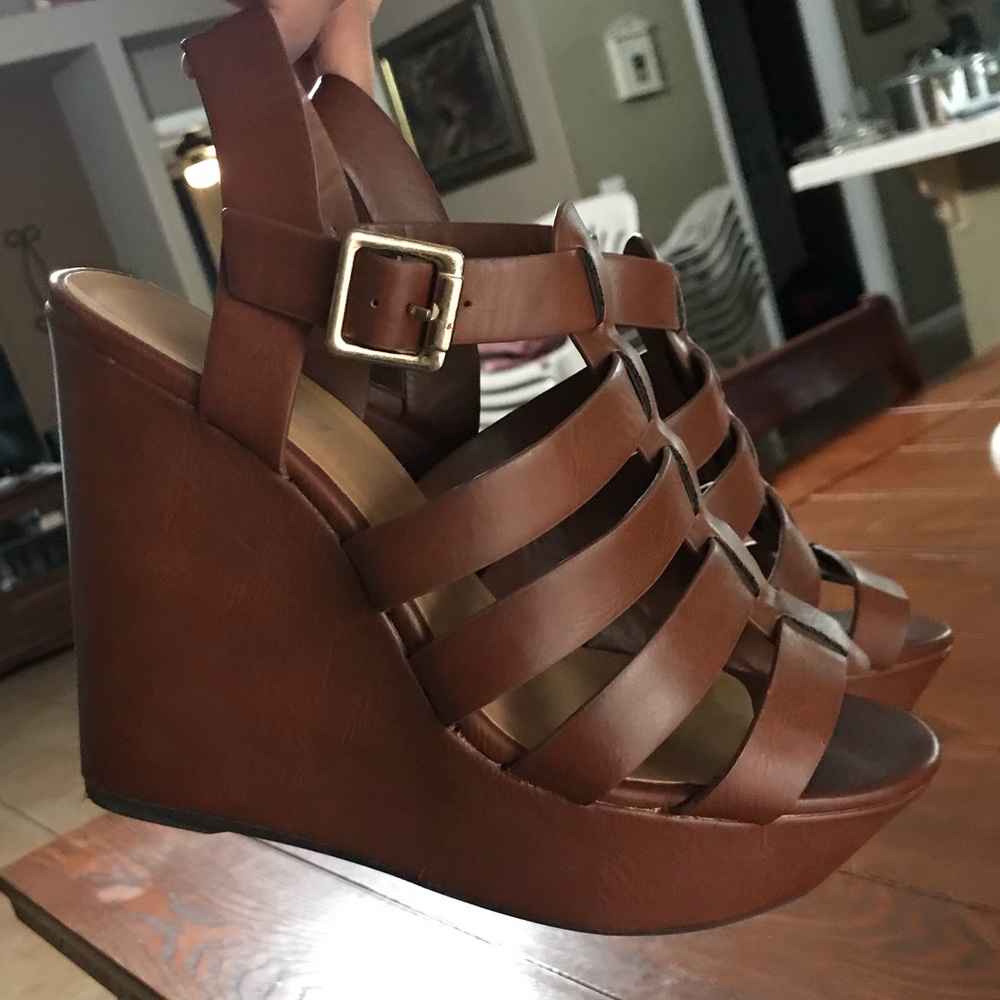 •SOLD• Strapped Chestnut Wedges